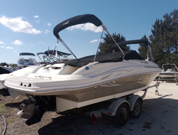 Sea Ray 220 Sundeck - Image 2